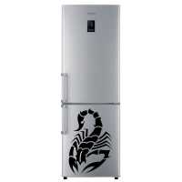 Фото: Виниловая черно белая наклейка на холодильник Скорпион